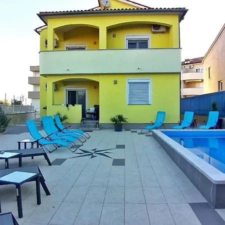 Mary Lou Villa