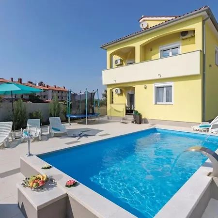 Mary Lou Villa Pola